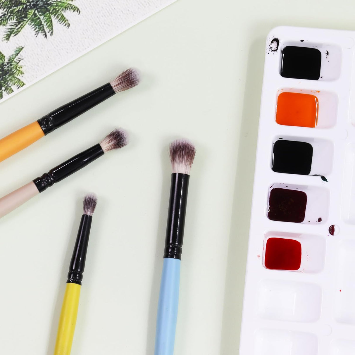Isomars Maestro Blending Brush Set of 4 - Professional Round Artist Brushes for Soft Blending, Shading and Transitions - Colorful Wooden Handles - Sizes 2, 4, 6, 8
